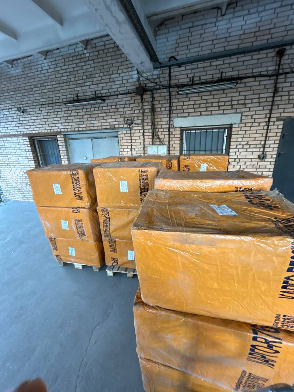 Склад UBuyer — паллеты с товаром внутри